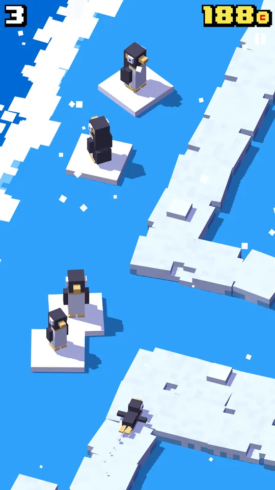 Captura do Crossy Road: nível de neve com um pinguim a saltar entre blocos de gelo sobre água.